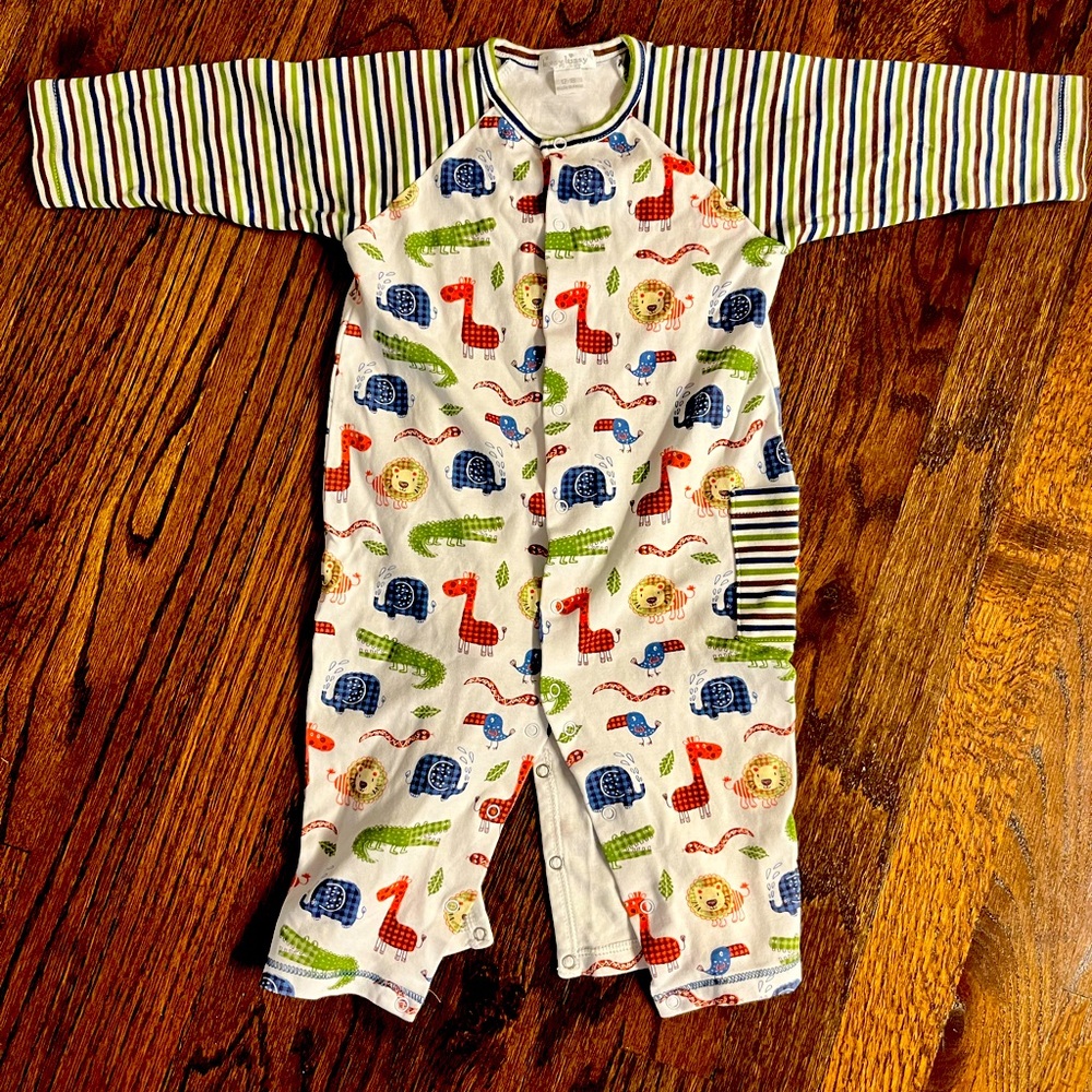 Kissy kissy EUC 12-18 months snap onesie